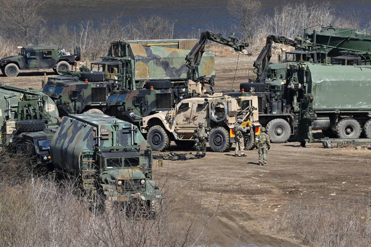 Sin embargo, <b>Corea</b> <b>del</b> Norte ve este tipo de maniobras como ensayos para una eventual invasión y ha advertido en repetidas ocasiones que responderá con acciones “abrumadoras”