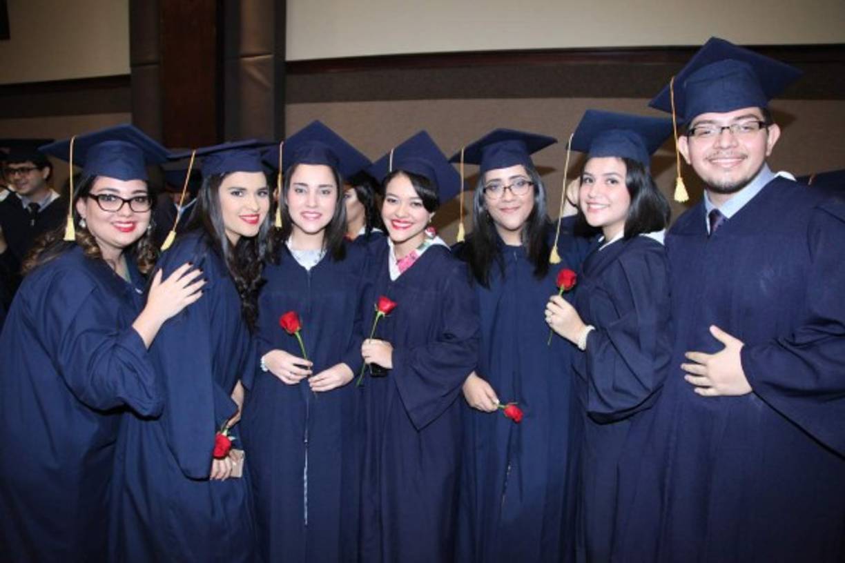 Vilma Guillén, Paola Reyes, Mayra Coello, Mónica Escoto, María Cáceres, Mariela Rivera y Luis Sabillón.