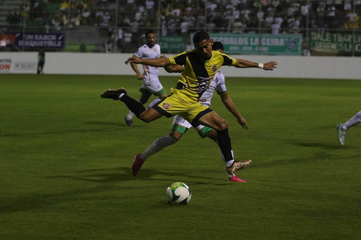 El partido fue intenso de principio a fin.