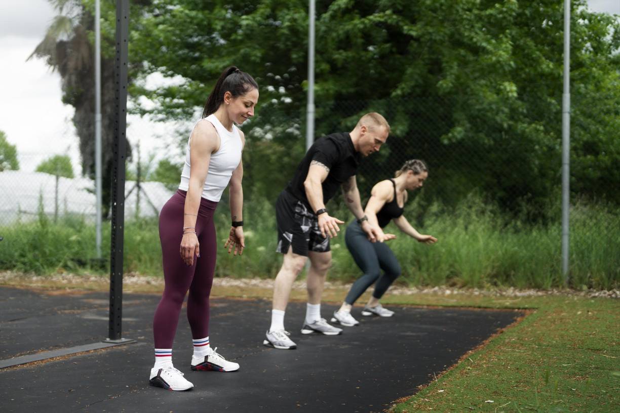 <b>Haz algo de ejercicio.</b> La actividad física periódica puede ayudarte a afrontar el estrés. También puede hacer que tu mente se desconecte del trabajo.<b>Duerme un poco.</b> El sueño restaura el bienestar y ayuda a proteger la salud.Fuente: Mayo clinic