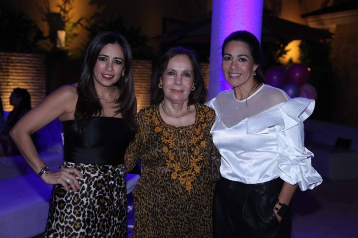 Tricia Matuty, Aida Giacoman y Elena Szydel.