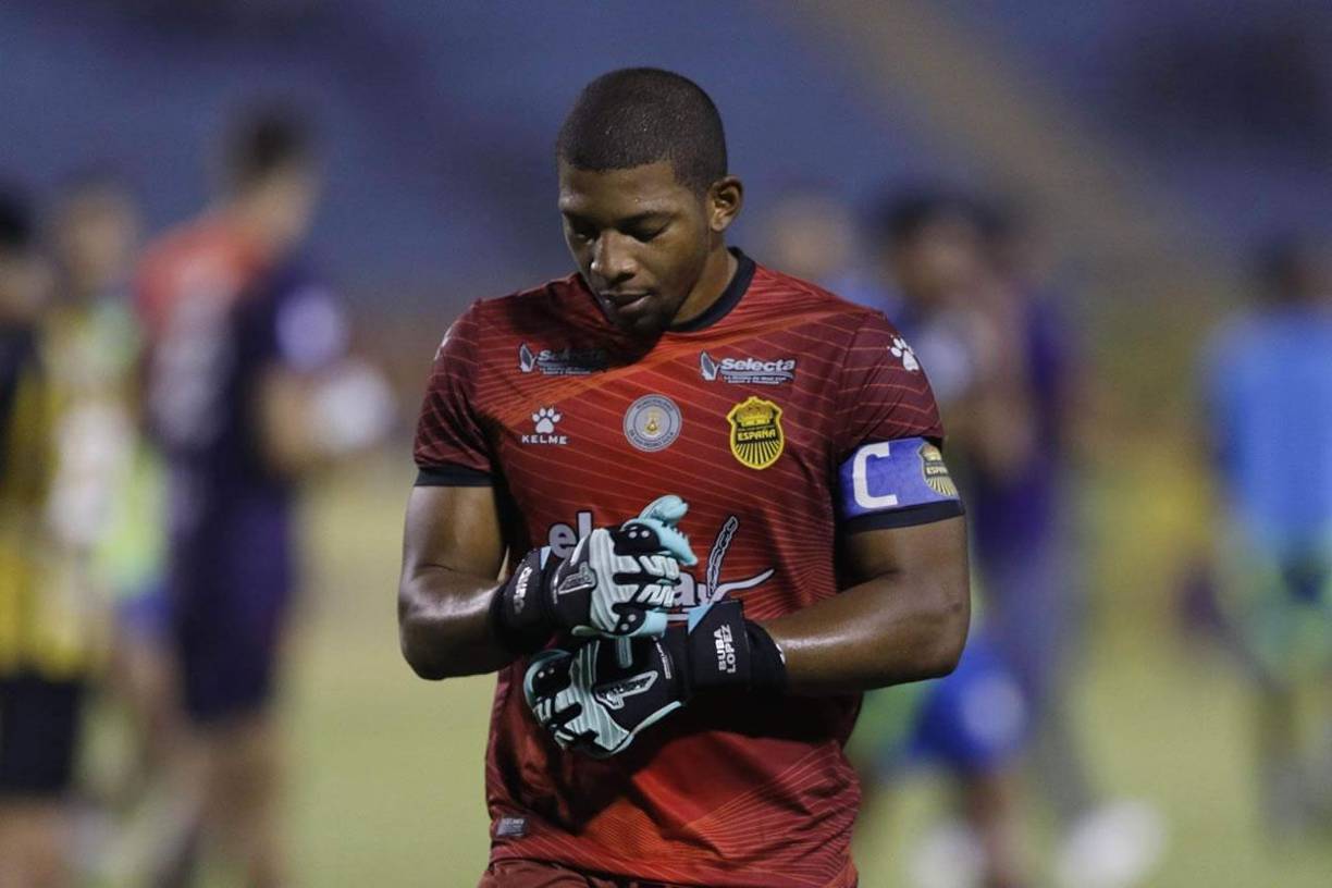 La tristeza de ‘Buba‘ López era evidente en su rostro. La derrota pegó fuerte al Real España.