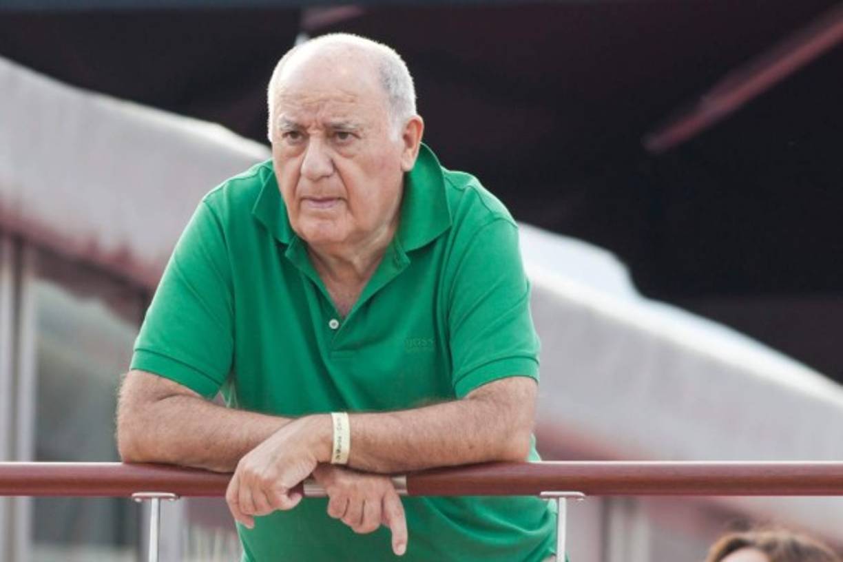 Número 4. Al que no le fue tan bien este año fue al español Amancio Ortega (80), que encabeza al grupo textil Inditex y sus tiendas de ropa exclusiva, Zara. En este 2017, Ortega bajó del segundo al cuarto puesto, aunque con una fortuna de $71,300 millones, no estamos tan seguros de sentirnos apenados por él.