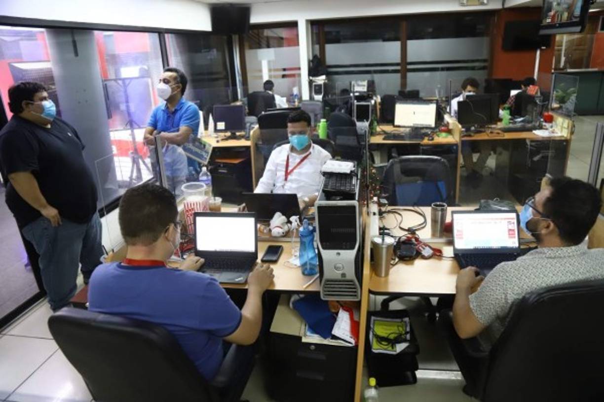 Desde tempranas horas del domingo 14 de marzo, los periodistas digitales de LA PRENSA comenzaron la extenuante jornada de actualización de las elecciones primarias 2021 a través de todos los canales digitales y redes sociales.