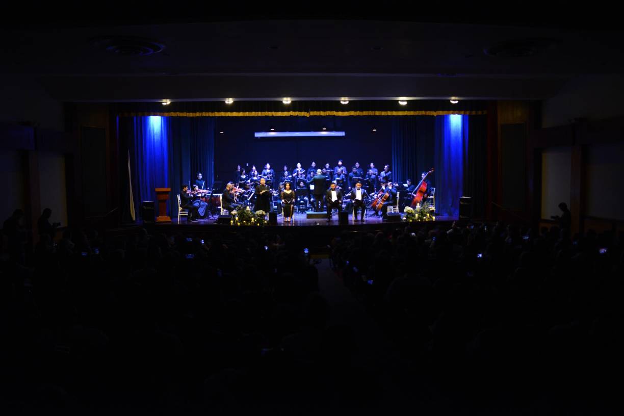 El público abarrotó el recinto sampedrano. 