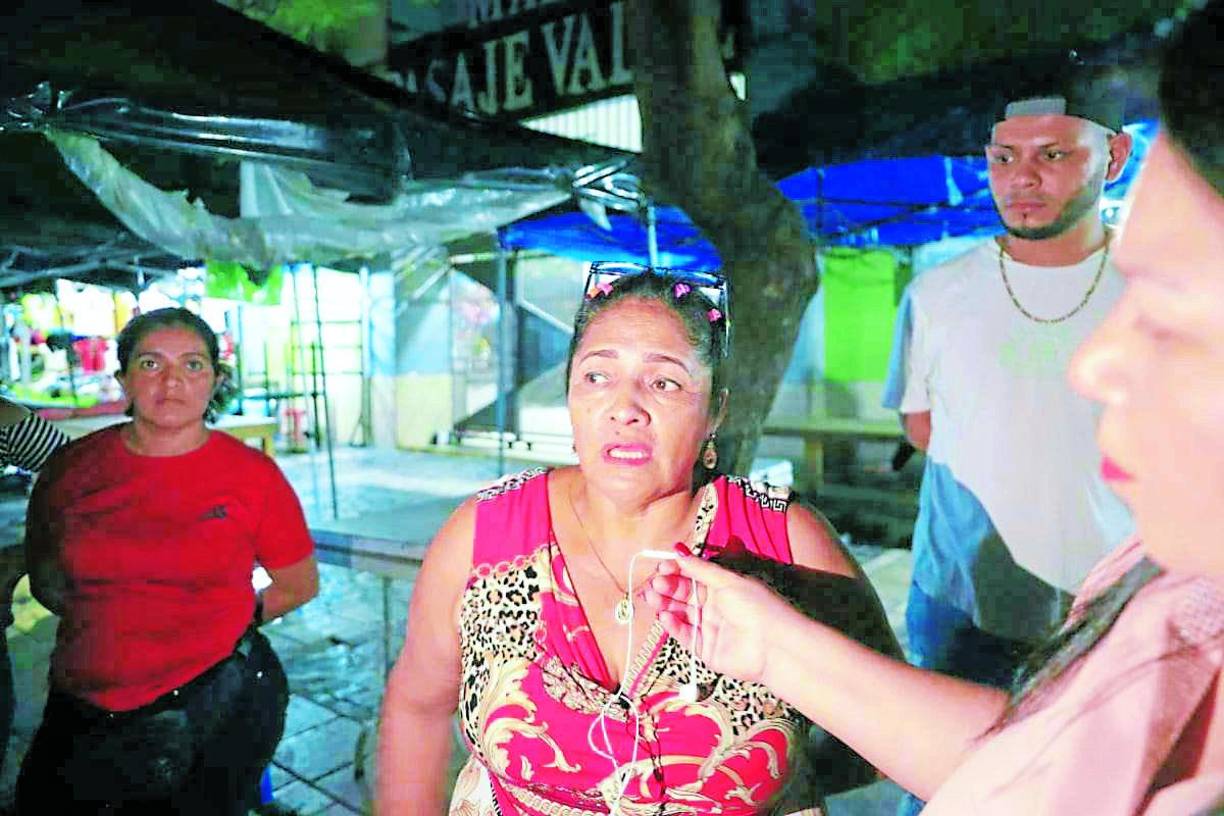 “No estamos en contra, solo pedimos que nos respeten nuestros derechos y nos den un lugar donde ubicarnos. Pedimos que se nos respete y nos tomen en cuenta para las reubicaciones”, enfatizó Pineda. 