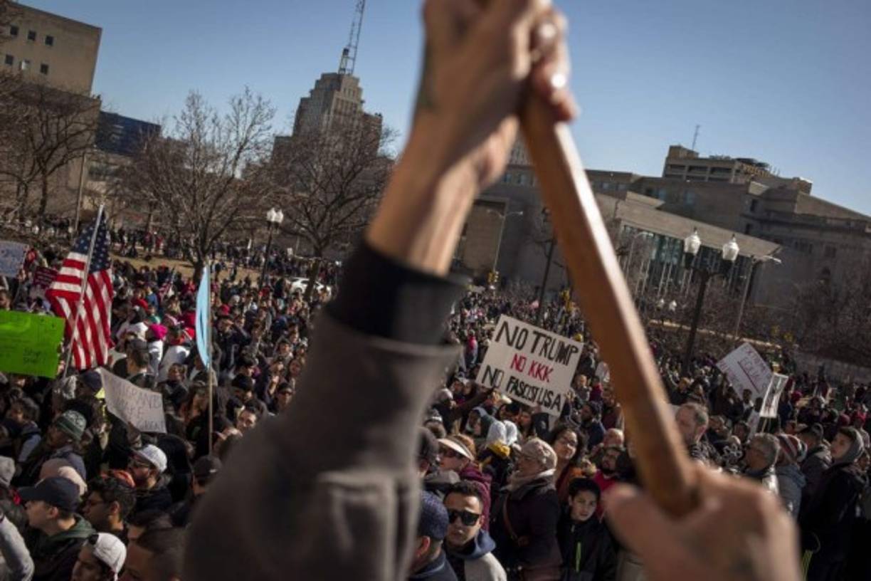 Está previsto un boicot para el primero de mayo, Día Internacional del Trabajo, que involucraría una cantidad de ciudades y grupos todavía no determinados por los organizadores, que estuvieron reunidos durante el pasado fin de semana en Boston para planificar detalles.