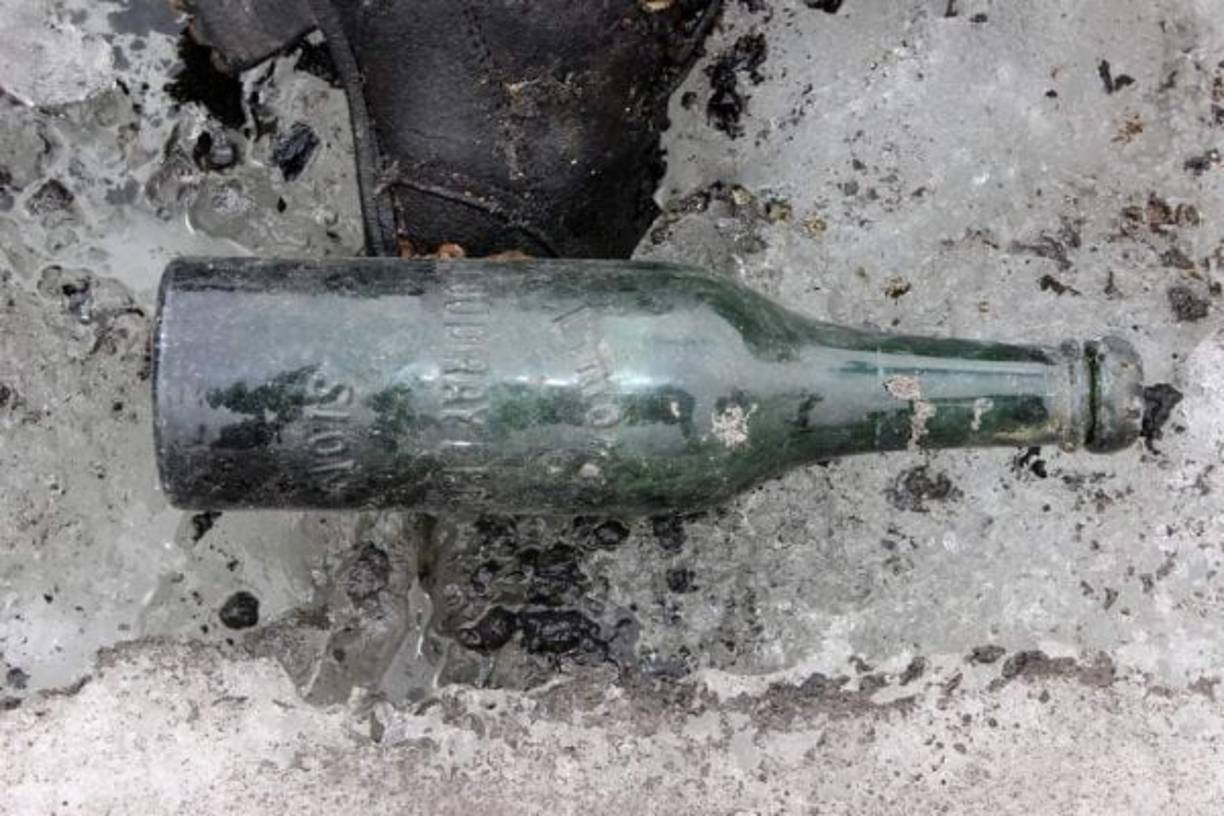 Los restos mortales y los objetos encontrados a su lado (mochilas, un botella, un libro y un reloj) fueron analizados por forenses en el glaciar mismo, situado a una altitud de 2.615 metros.<br/>