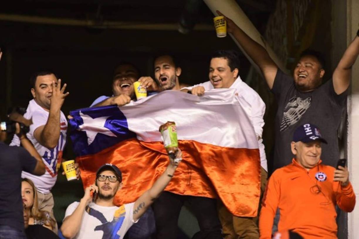 Aficionados chilenos llegaron al estadio Olímpico.