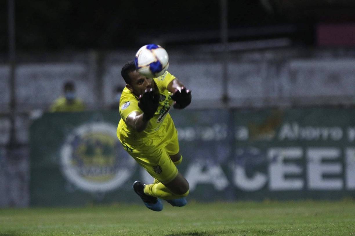Rafael Zúniga: El experimentado portero hondureño reveló que no está dispuesto a jugar en la segunda división por lo que todo indica que no continuará en las filas del Platense: “La verdad que mí persona no está para estar jugando en Liga de Ascenso, al final quien tiene el destino de todos es Dios”, indicó en entrevista con el periodista Américo Navarrete.