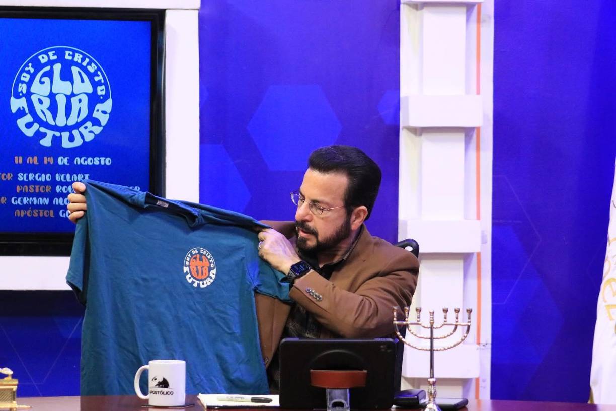 Hoy inicia el octavo congreso Soy de Cristo “Gloria Futura” al cual podrán ir con un camisa azul o blanca, mismas que las puede adquirir en la iglesia.