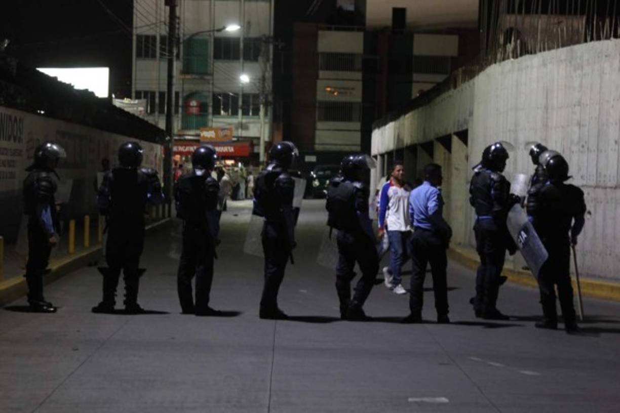 La Policía Nacional se hizo presente en el estadio Nacional.