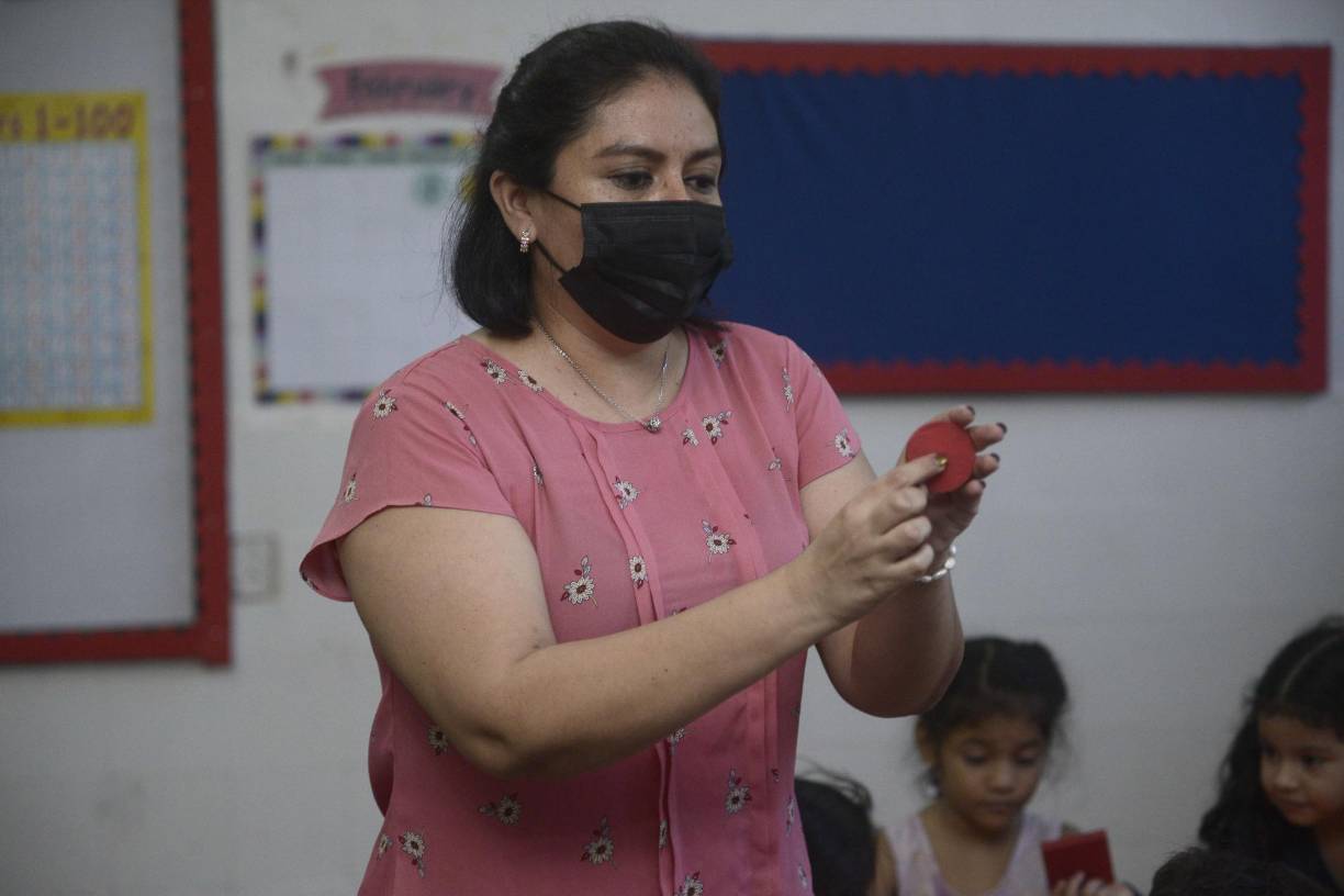 EL instituto María Auxiliadora cuenta con el programa ISEMED, que va dirigido a la educación de adultos a distancia, los domingos de 7:00 A.M a 4:00 P.M.