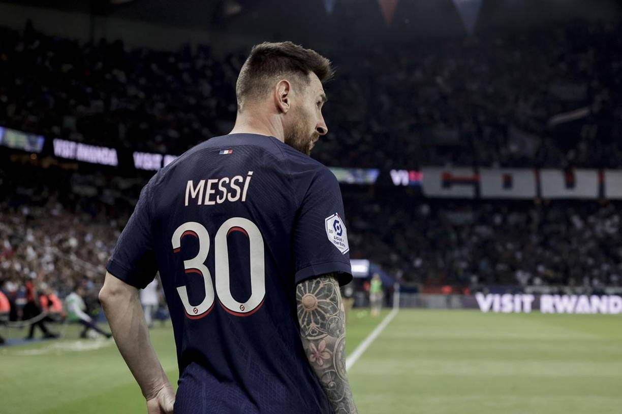 Messi fue silbado cuando se anunció su nombre por megafonía y después, al saltar al terreno de juego.
