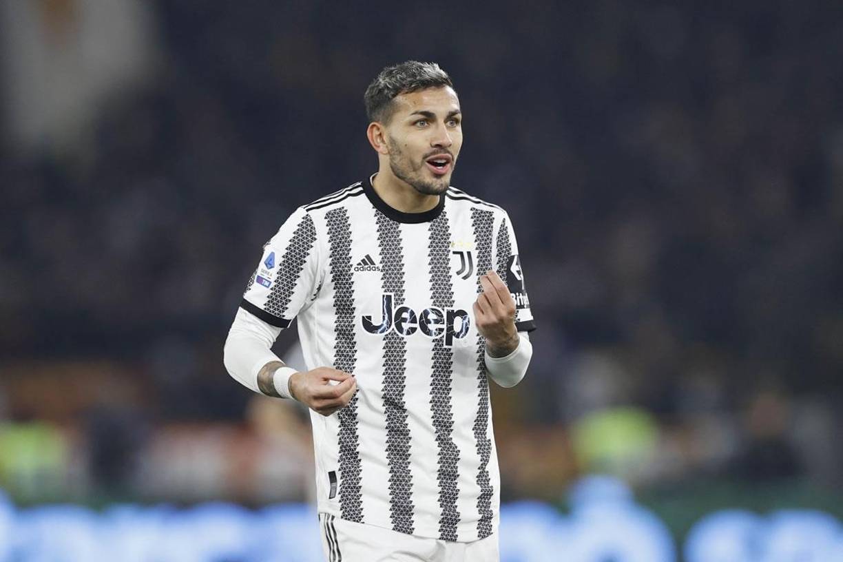 El centrocampista argentino Leandro Paredes volverá a final de temporada al PSG ya que concluye su período de cesión en la Juventus, pero éste no entra en los planes del club parisino, por lo que buscarán una salida. Según ESPN, Juan Román Riquelme (actual director deportivo de Boca Juniors) ya lo llamó para intentar llevarlo de vuelta a Argentina. Pero la competencia es bastante dura porque también le pretenden otros equipos como Chelsea, Atlético de Madrid y Galatasaray.