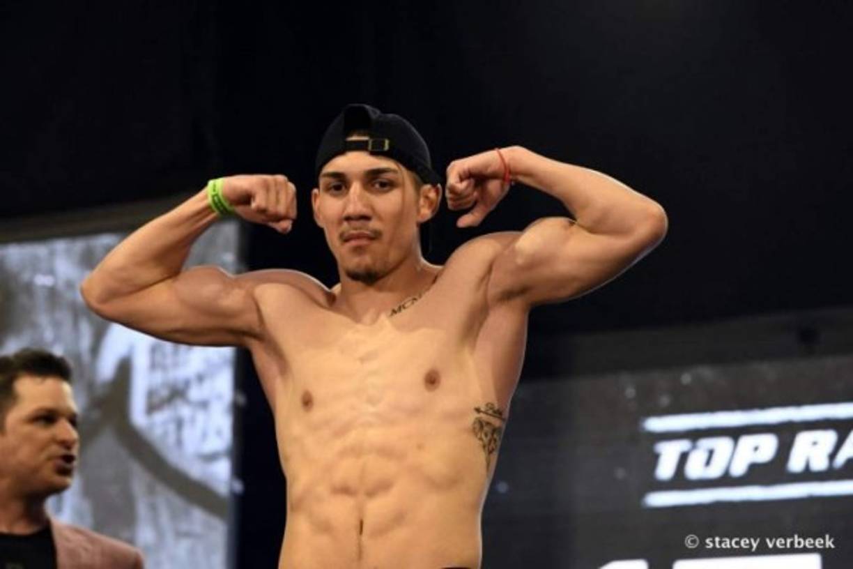 Teófimo López, con 12-0 y 10 nocauts, viene con cuatro nocauts consecutivos y los dos más recientes definitivamente espectaculares, y una nueva victoria por esa vía podría servirle para irse acercando a la posible pelea con Vasiliy Lomachenko en peso ligero antes de irse a los súper ligeros.