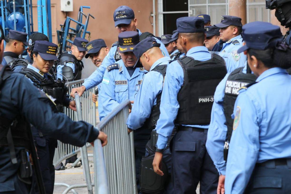 El ministro se Seguridad, Gustavo Sánchez, aseguró que los policías estarán en el Ministerio Público todo el tiempo que sea necesario.