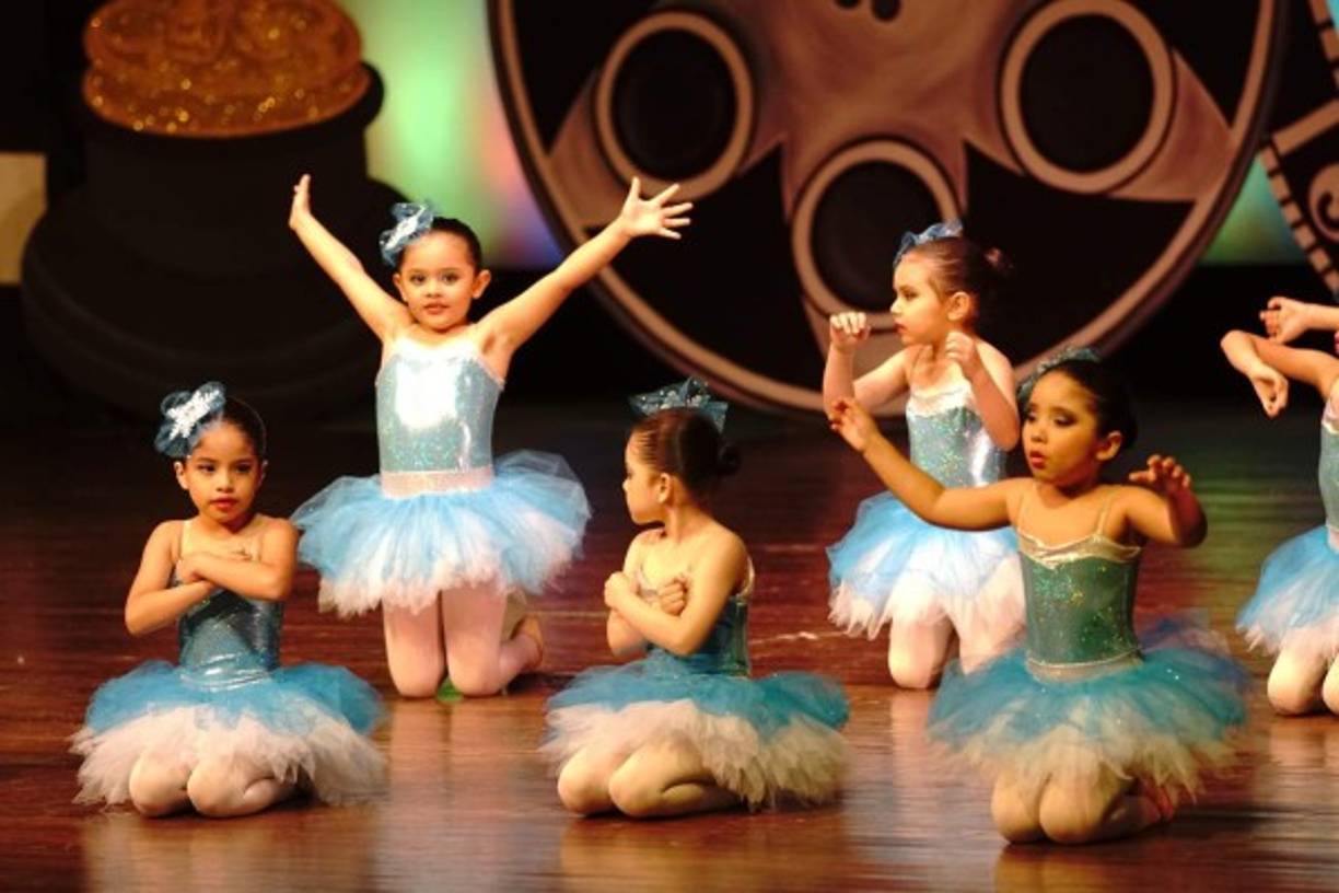 Las pequeñas hicieron una presentación para recordar a Frozen.