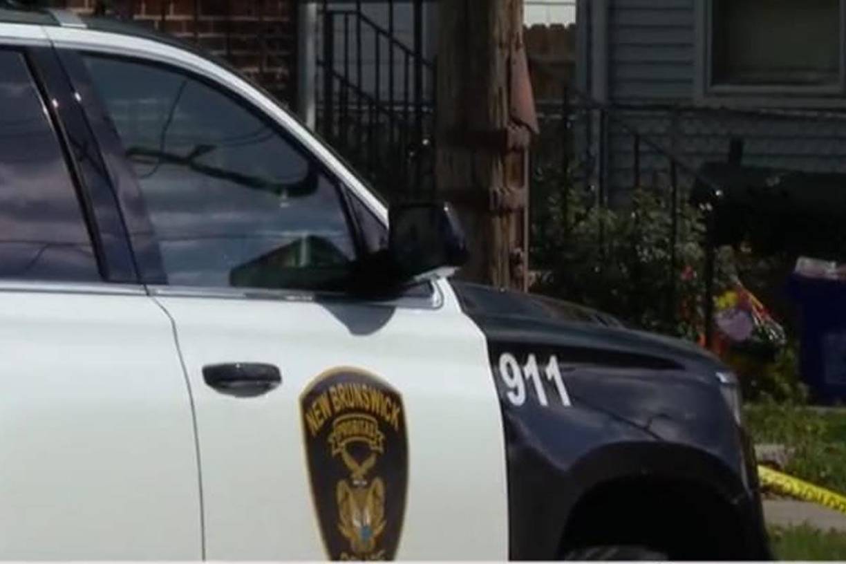 Las autoridades habían recibido una llamada donde informaban que dos personas estaban heridas en la vivienda.