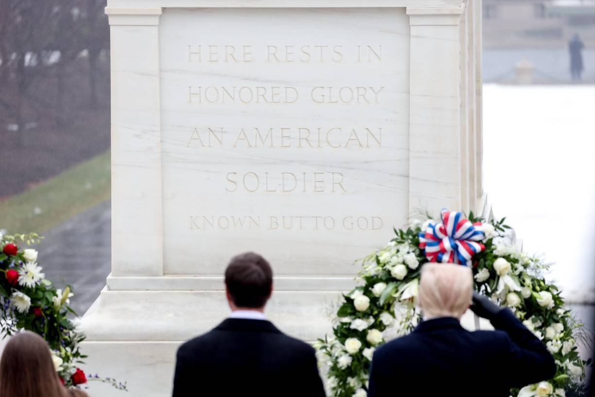 El magnate estuvo acompañado del vicepresidente electo, JD Vance.