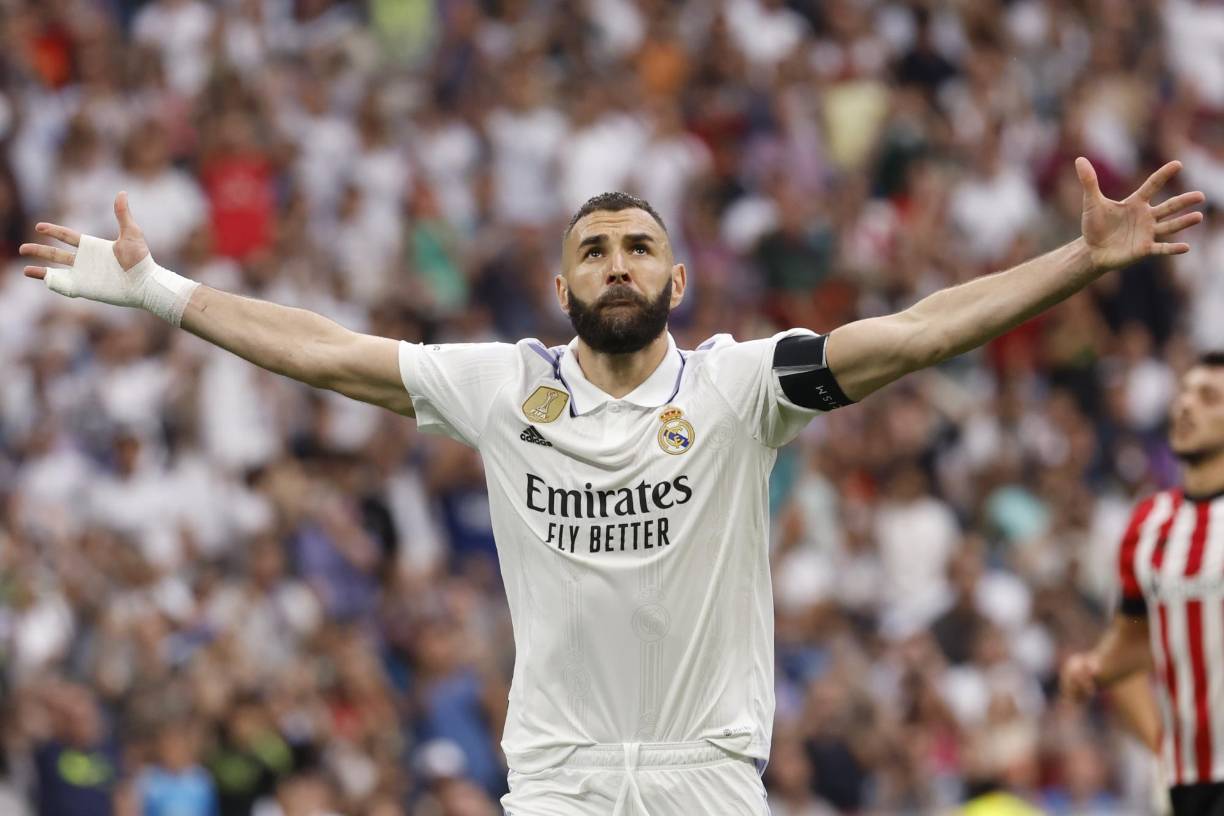 El atacante francés Karim Benzema es nuevo jugador del Al-Ittihad de Arabia Saudita, llega procedente del Real Madrid. Se unirá por dos temporadas.