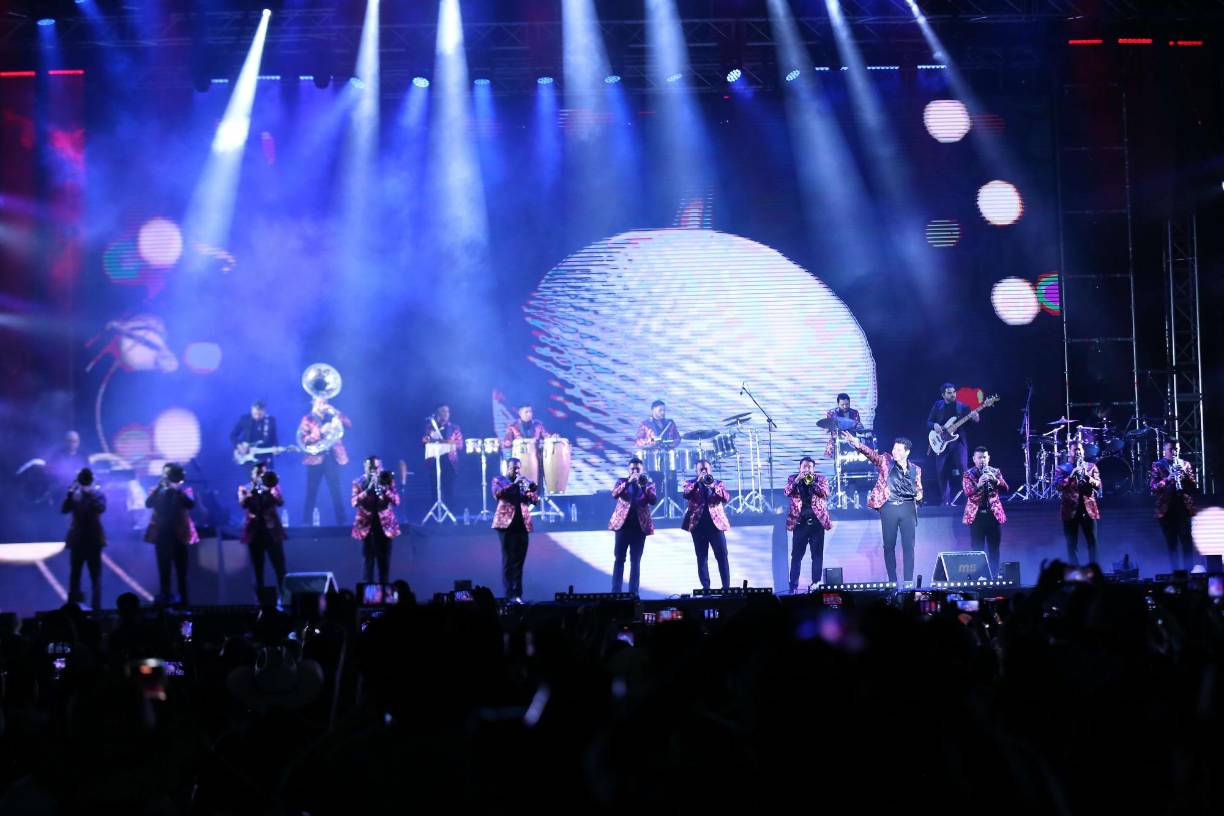 Respaldo. Han sido más de 10 discos y 100 canciones los que respaldan una carrera musical que arrancó en 2003 y que hoy en día les permite presentarse como una de las mejores y más grandes agrupaciones del género. Alrededor de 50 premios a su nombre avalan su trascendencia nacional e internacional.Gracias a ello, “20 años tour” se realiza con éxito este 2023, permitiéndole a Banda MS celebrar su vigésimo aniversario en distintas ciudades de México y Estados Unidos.