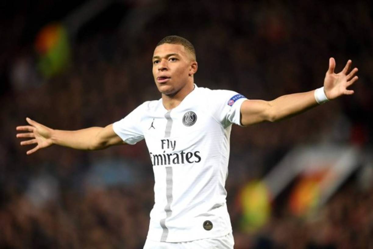 El fichaje de Kylian Mbappé por el Real Madrid puede hacerse realidad. El jugador francés está afectado, en teoría, por la llegada de Lionel Messi a la capital francesa. Los salarios que tiene que pagar el conjunto parisino son altos, por lo que no podrán asumir todas las fichas. Es en ese momento cuando el joven ariete tiene la puerta abierta de salida y todo apunta al club merengue.<br/><br/>“Leo Messi jugará esta temporada en el PSG. El acuerdo es total entre ambas partes y el argentino aterrizará pronto en la capital francesa. Mbappé está más fuera que nunca del conjunto parisino y su salida en agosto es una realidad”, asegura el periodista Andrés Onrubia, colaborador en Diario As y especialista en la Liga francesa.