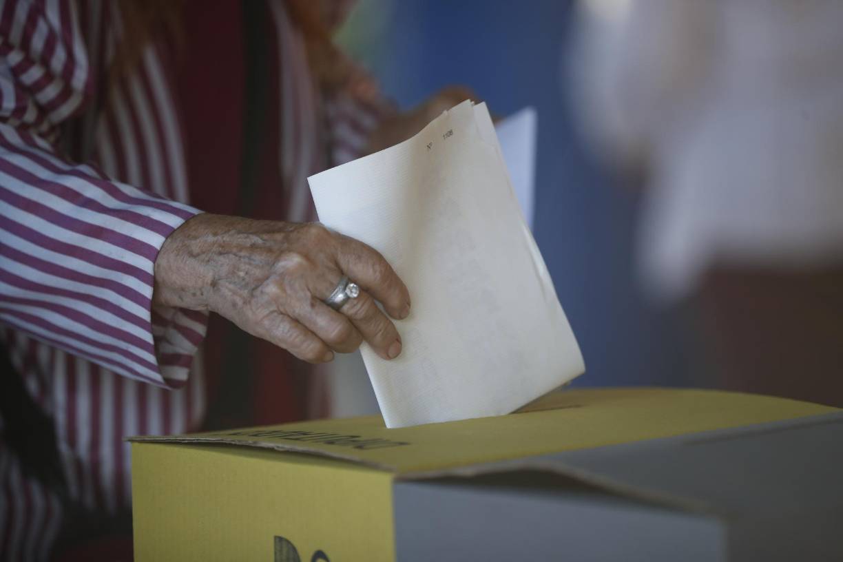 Hay un total de 1.595 centros organizados en diferentes partes del país y en los cuales han sido desplegados unos 24,000 agentes de la Policía Nacional y más de 3.000 observadores nacionales y extranjeros.