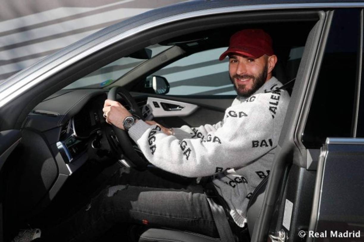 Karim Benzema eligió el modelo Q8 50 TDI quattro tiptronic en color gris daytona con un precio de 87950 euros.
