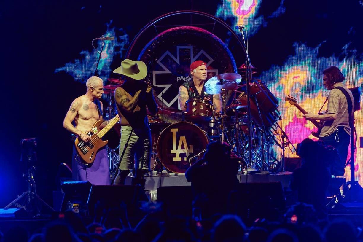 El concierto se llevará a cabo en dos sedes en Inglewood: el Intuit Dome y el Kia Forum. Además, las fuentes que contactaron al portal, comentaron que inicialmente se planificó contar con solo 24 artistas para este espectáculo, pero hasta ahora más de 50 músicos han mostrado interés en ser parte de este acto benéfico y según el medio, esta cifra podría aumentar.