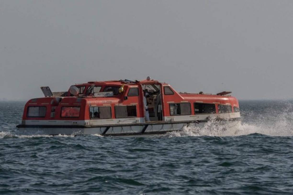 Las autoridades panamañas colaboraron en las labores de trasbordo de unos 400 pasajeros asintomáticos desde el Zaandam hacia el Rotterdam.