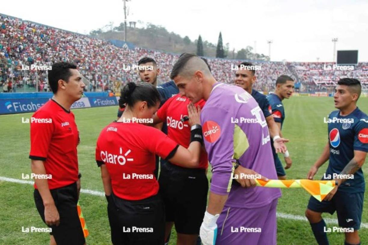 Desde muy pequeña traía en su sangre la pasión por el fútbol y a la vez por el arbitraje y es que es sobrina del experimentado e internacional Carlos Pastrana.<br/>