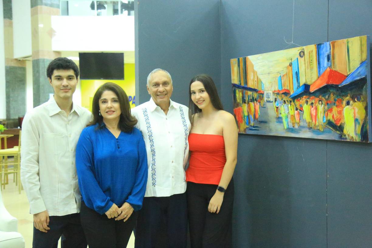 Sebastián Barahona, Giovanna Lara, Arturo Barahona y María Belén Barahona