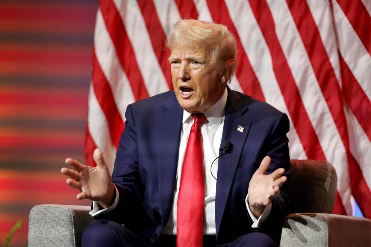 Durante la campaña electoral, Trump bromeó con que sería un “dictador” en su primer día en el poder y lanzó una cuarentena de promesas como “cerrar la frontera” o aumentar la producción de combustibles fósiles.