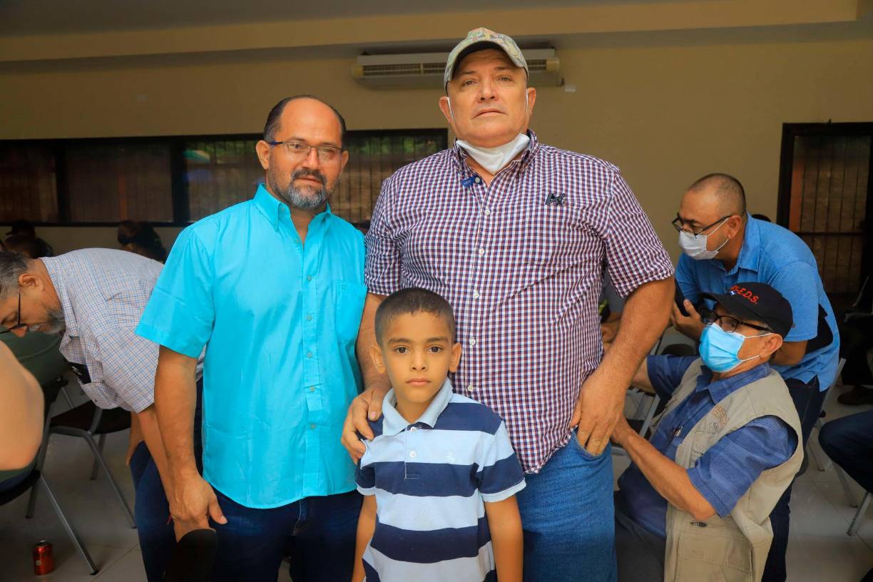 Harri Carranza, Anthony Hernández y Henry Hernández