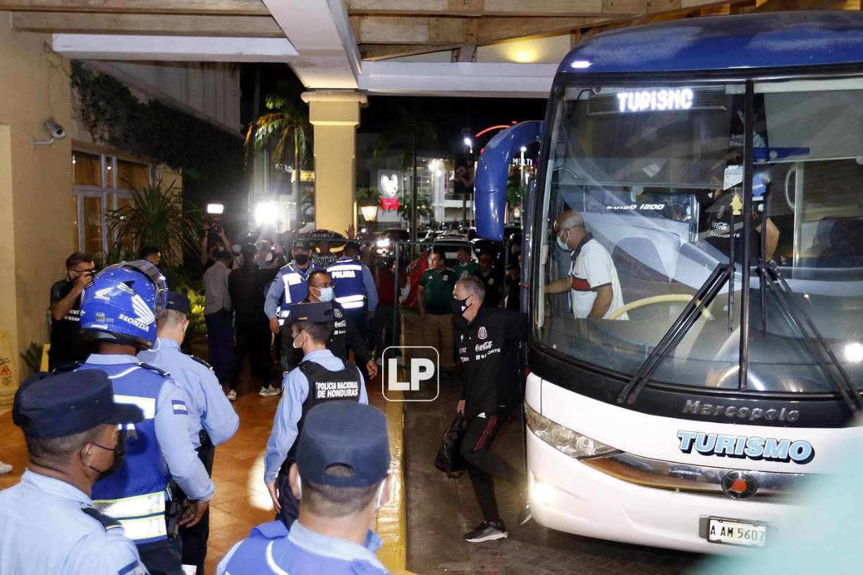 En la delegación no llegó el entrenador de México, Gerardo ‘Tata‘ Martino, por un problema de salud.