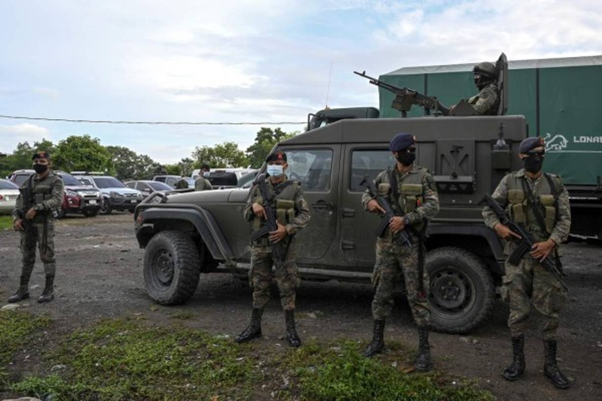 'En consejo de Ministros hemos tomado la decisión de declarar estado de prevención por 15 días en seis departamentos del país', aseveró el mandatario en una cadena nacional en la que indicó que devolverán a su país a los hondureños que se encuentren de manera ilegal en Guatemala.<br/><br/><br/>