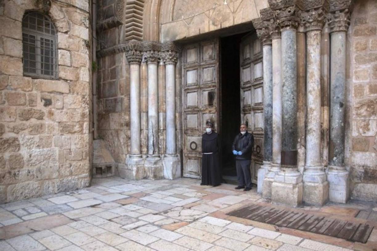 A Christian clergyman waits for the Easter Sunday at the Church of the Holy Sepulchre before the start of the Easter Sunday service amid the coronavirus disease (COVID-19) outbreak, in Jerusalem's Old City on April 12, 2020. - All cultural sites in the Holy Land are shuttered, regardless of their religious affiliation, as authorities seek to forestall the spread of the deadly respiratory disease. Christians will be prevented from congregating for the Easter service, whether this coming Sunday -- as in the case of Bitar and fellow Catholics -- or a week later on April 19 in the case of the Orthodox. (Photo by Sebastian Scheiner / POOL / AFP)