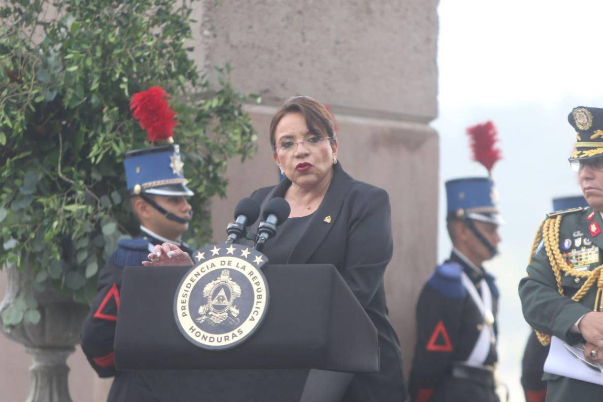 Honduras recuerda los 202 años de su independencia sumida en la pobreza que afecta al 73 % de sus cerca de diez millones de habitantes y socialmente dividida desde el golpe de Estado del 28 de junio de 2009 al entonces presidente José Manuel Zelaya, quien ahora es asesor de la mandataria hondureña. EFE