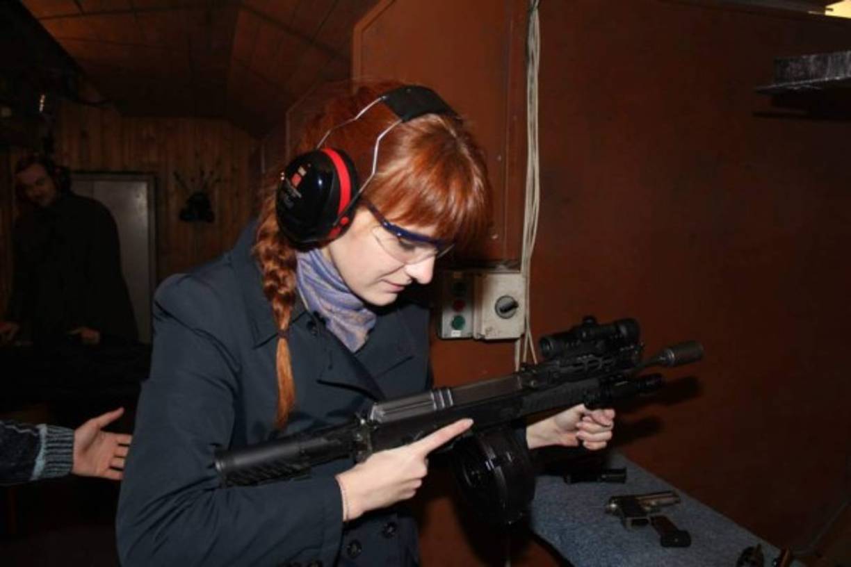 Todo, después de que el fiscal especial de la trama rusa, Robert Mueller, duramente criticado por el magnate, registrara el viernes la imputación de doce agentes de Moscú por el hackeo contra Hillary Clinton, la rival electoral de Trump, para influir en los comicios de 2016 en favor del magnate.