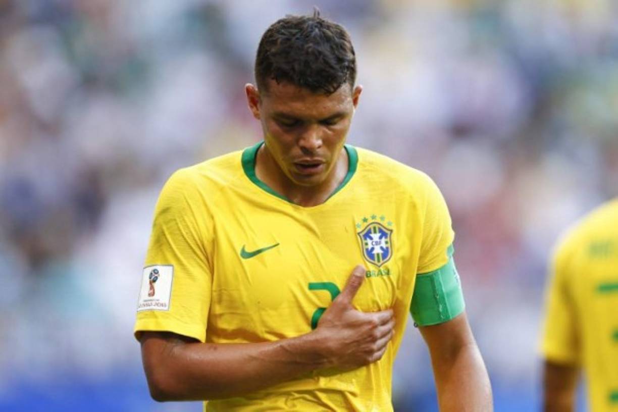 Thiago Silva seguirá como uno de los centrales.