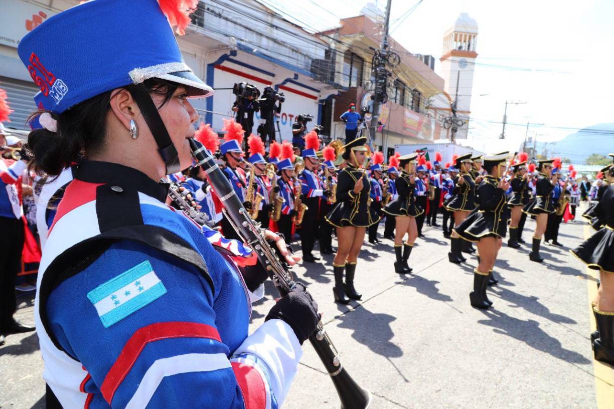 Fervor y amor patrio en los desfiles de La Ceiba