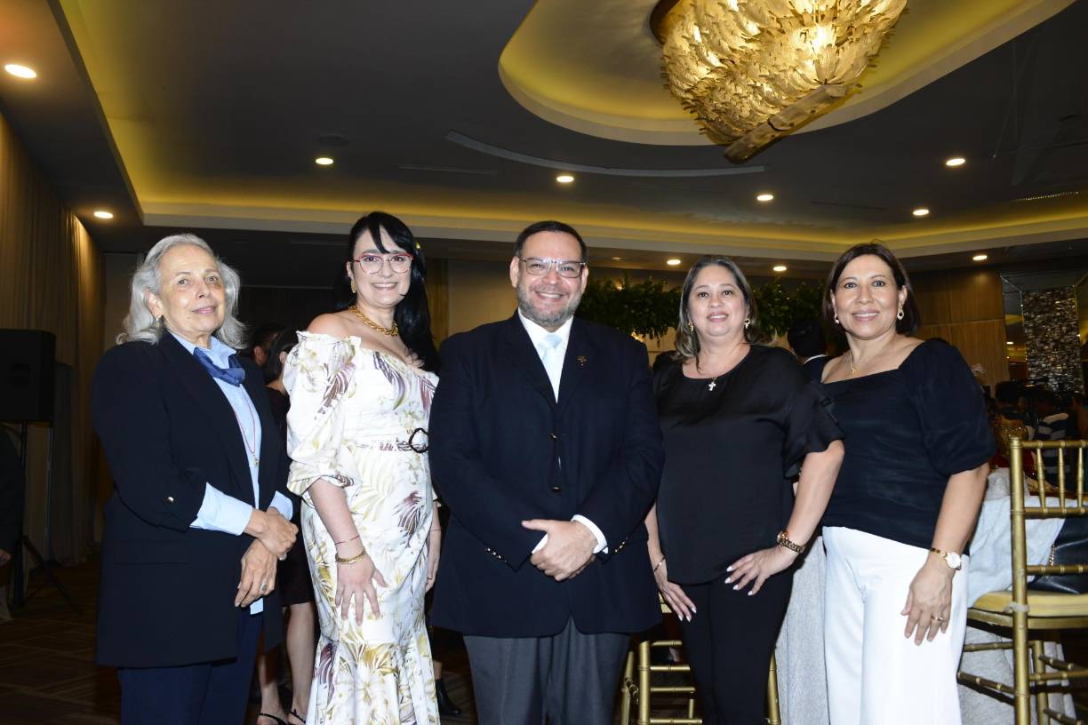 Lorena Talbot, Teresa Pérez, Iván Torres, Norma Mejía y Blanca López
