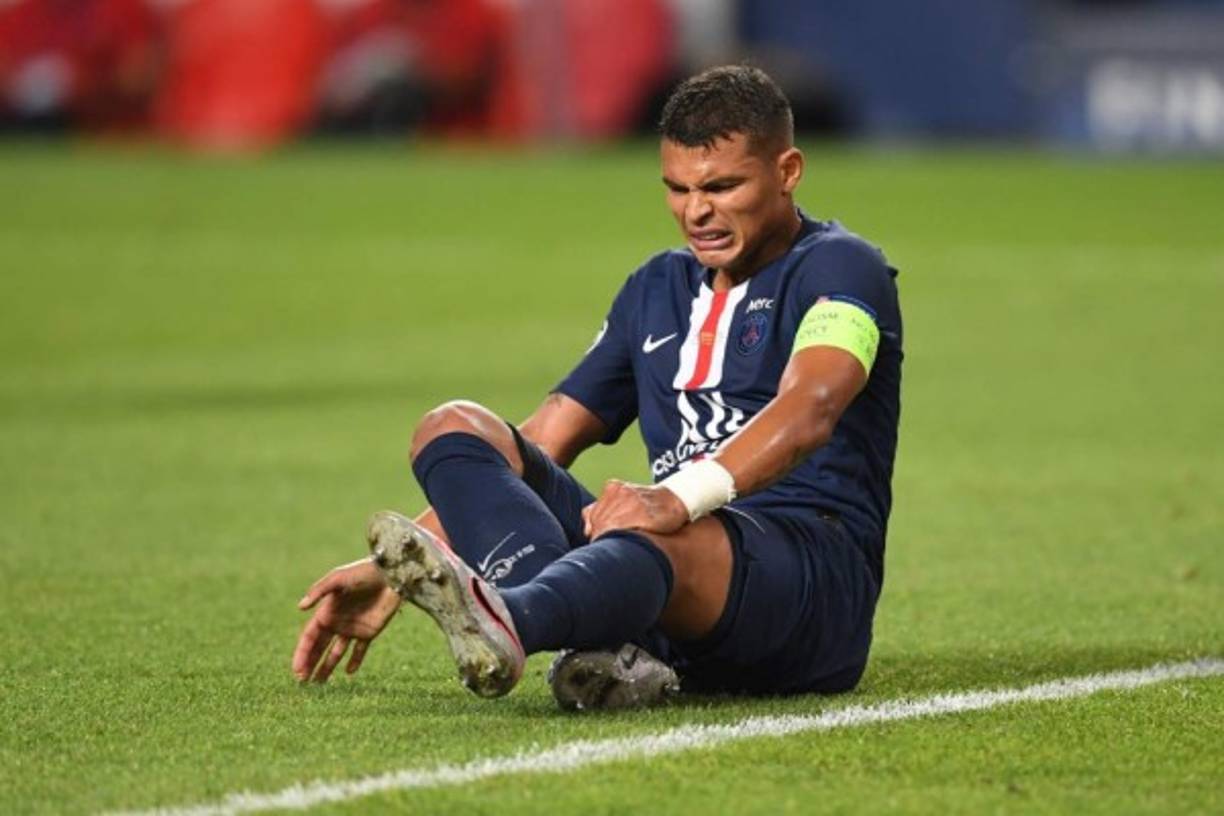 El defensor brasileño Thiago Silva se despidió como jugador del PSG. Se menciona que podría llegar al Chelsea.