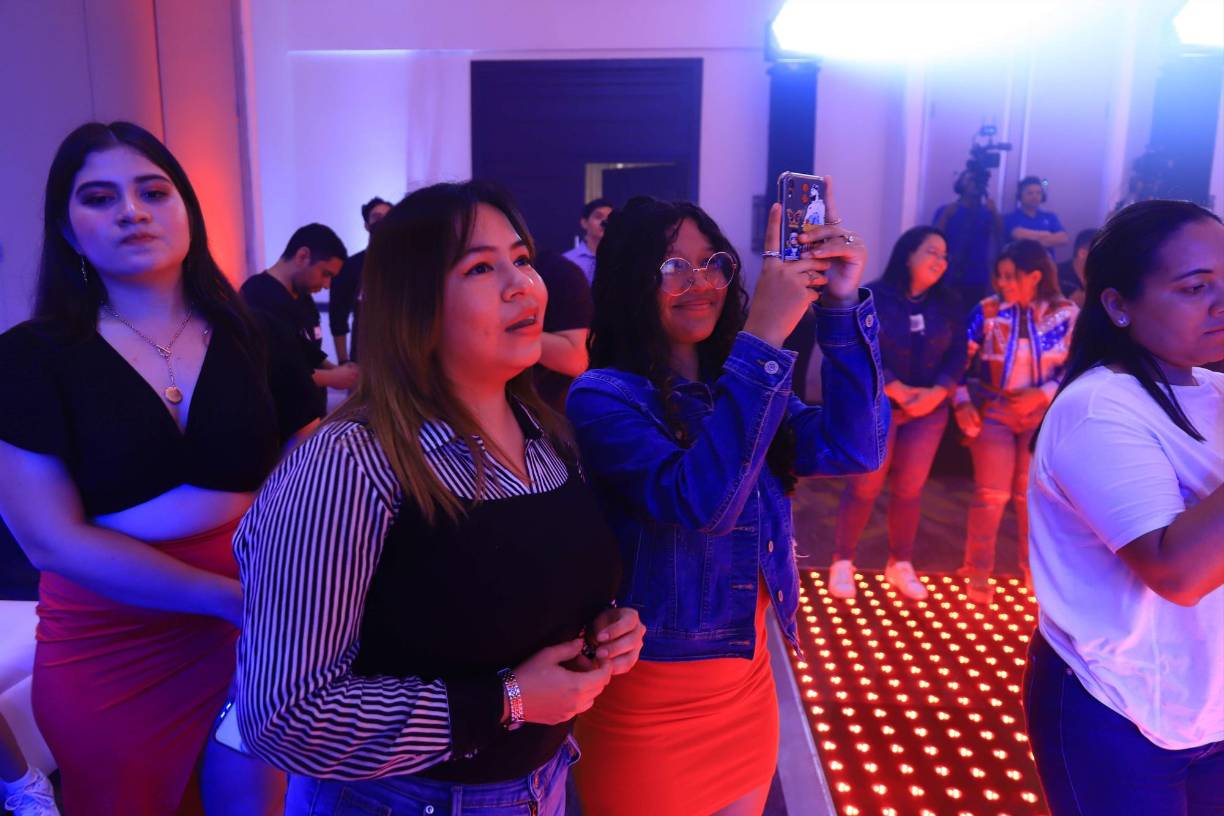 El público cantó cada una de las canciones de la cantautora catracha