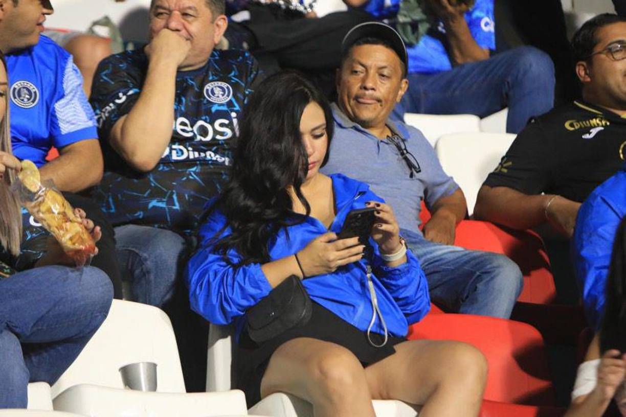 Copa Centroamericana: Ambientazo y lindas chicas en el Motagua-CAI