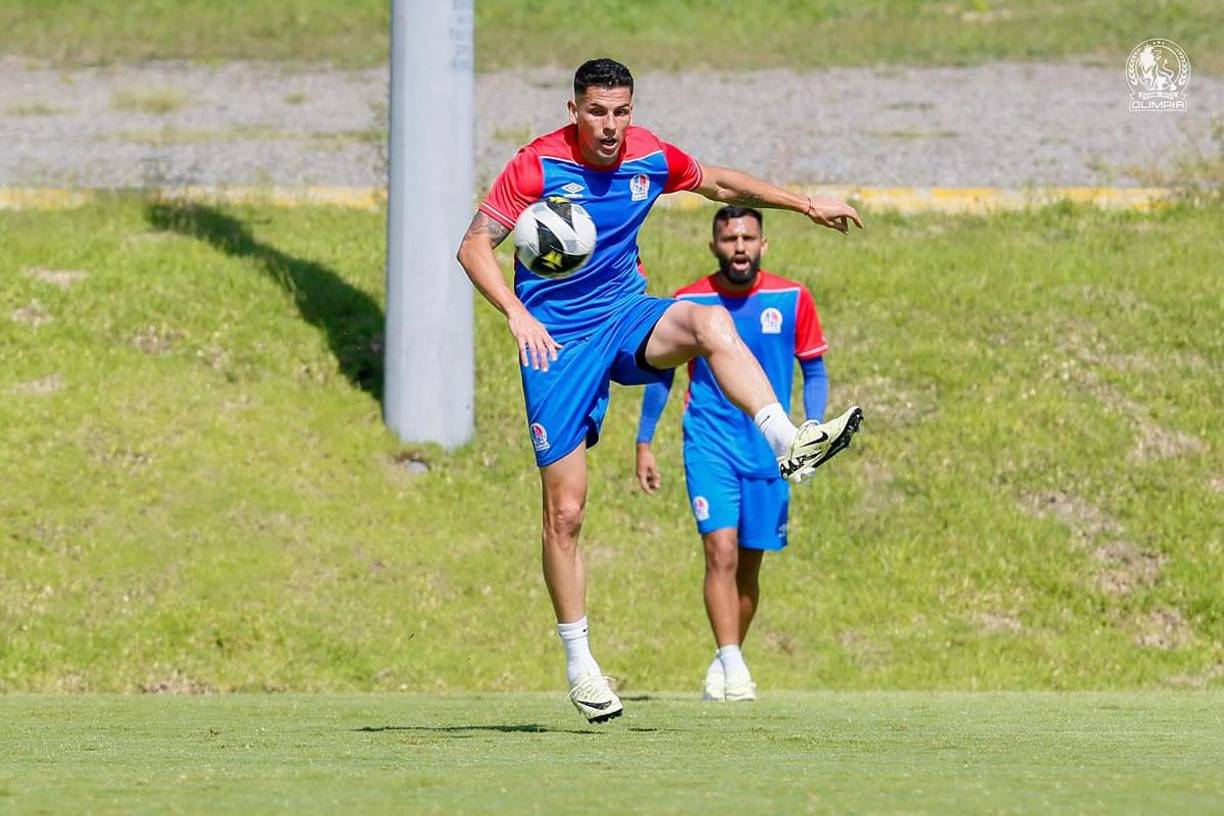 Oliver Benítez fue el último fichaje de Olimpia para el torneo Apertura 2024 de la Liga Nacional. El defensor central firmó con los merengues ante la baja de André Orellana.