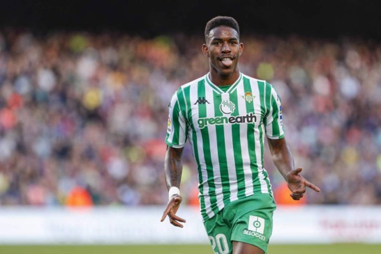 Jürgen Klopp habría pedido al Liverpool que estudie el fichaje de Junior Firpo, lateral izquierdo del Betis. El conjunto verdiblanco se remite a su cláusula de 50 millones de euros, según cuenta el Daily Mirror.