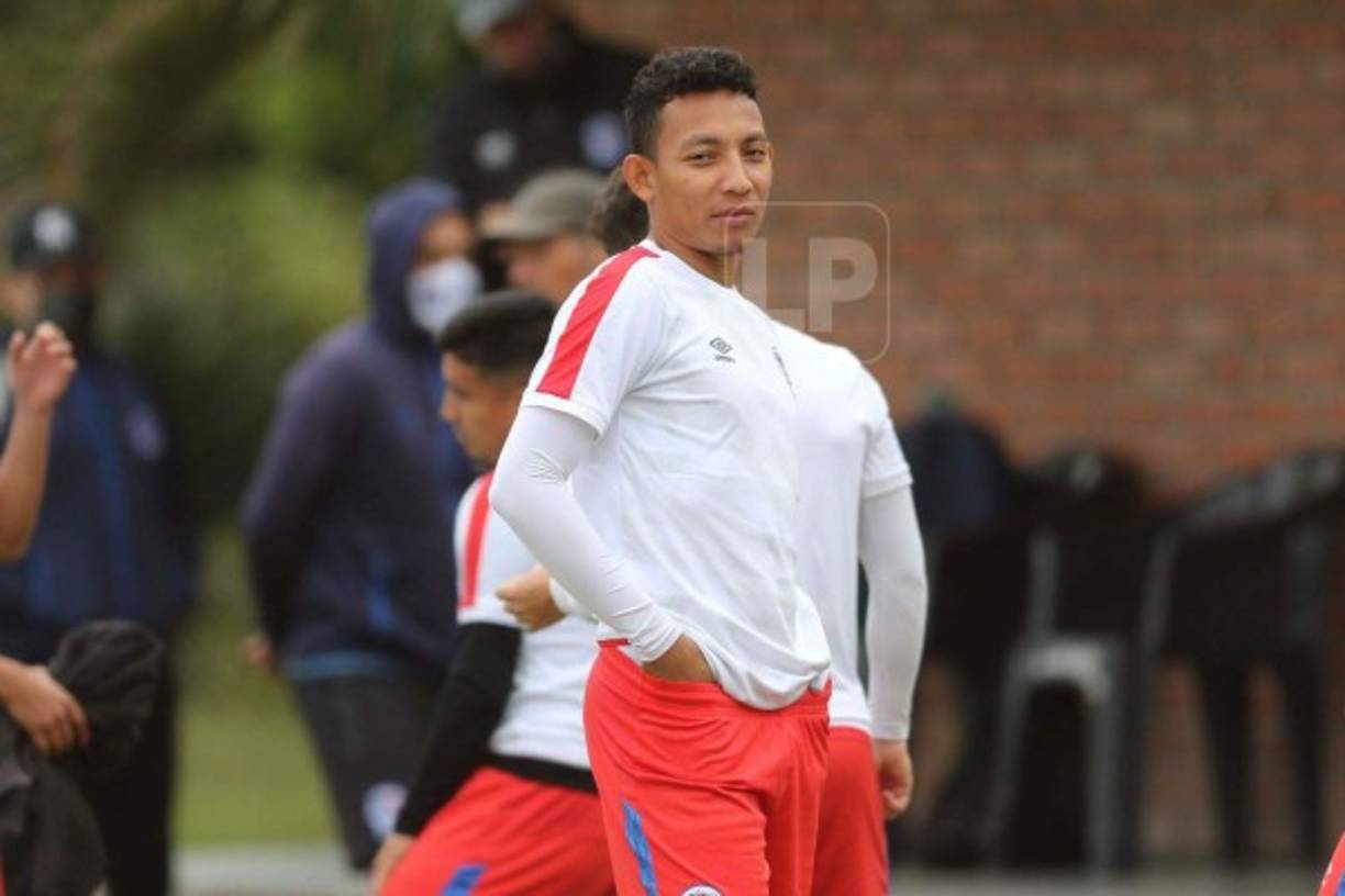 Allan Banegas es una de las caras nuevas del Olimpia y ya cumple una semana de estar con los albos.