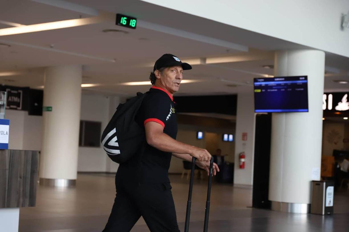 Pedro Troglio salió de forma apurada del reducto, ya en las afueras se topó con un aficionado que lo alteró al recriminarle lo ocurrido en tierras mexicanas.